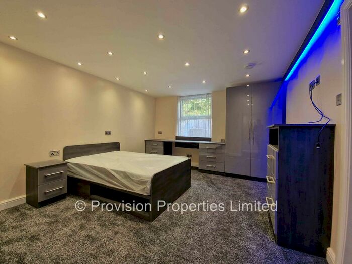 4 Bedroom Flat To Rent In Cliff Road, Woodhouse, Leeds, LS6