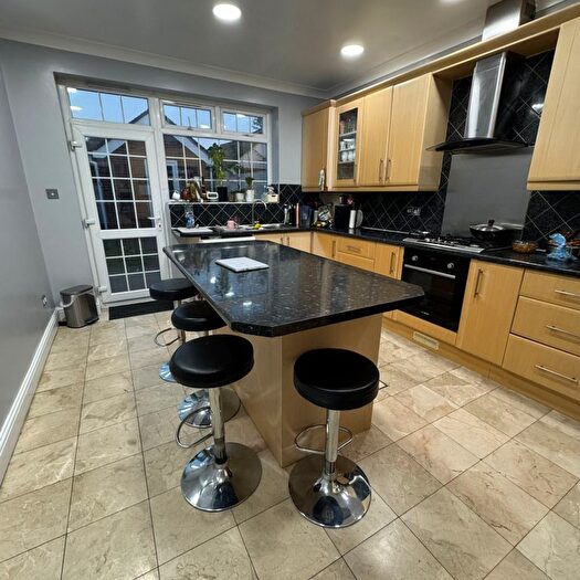 5 Bedroom Terraced House To Rent In Cherry Orchard, West Drayton, UB7