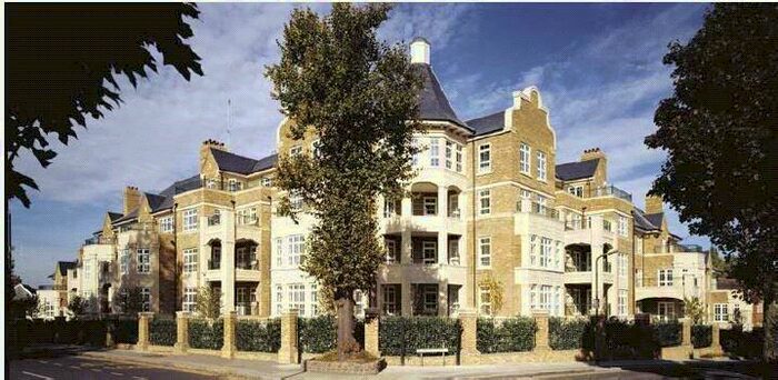 3 Bedroom Apartment To Rent In Mountview Close, London, NW11