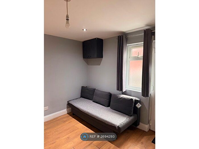 1 Bedroom Flat To Rent In Forest Road, London, E17