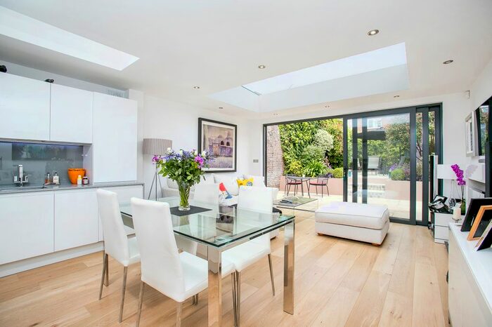 2 Bedroom Flat To Rent In Berrymede Road, Chiswick, London, W4