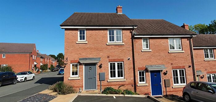 3 Bedroom End Of Terrace House For Sale In Manders Croft, Southam, CV47