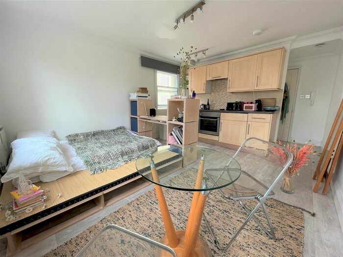 Studio To Rent In Marine Parade, Brighton, BN2