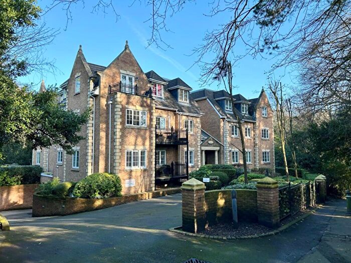 2 Bedroom Apartment For Sale In Warren Road, Alum Chine, BH4