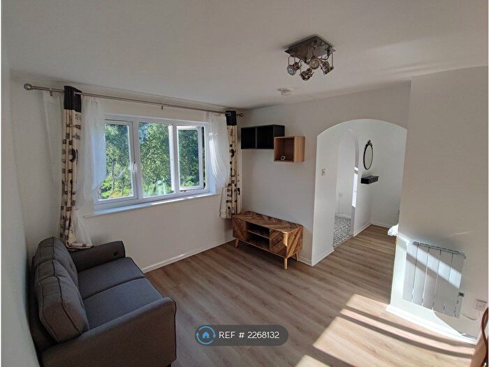 1 Bedroom Flat To Rent In Bream Close, London, N17