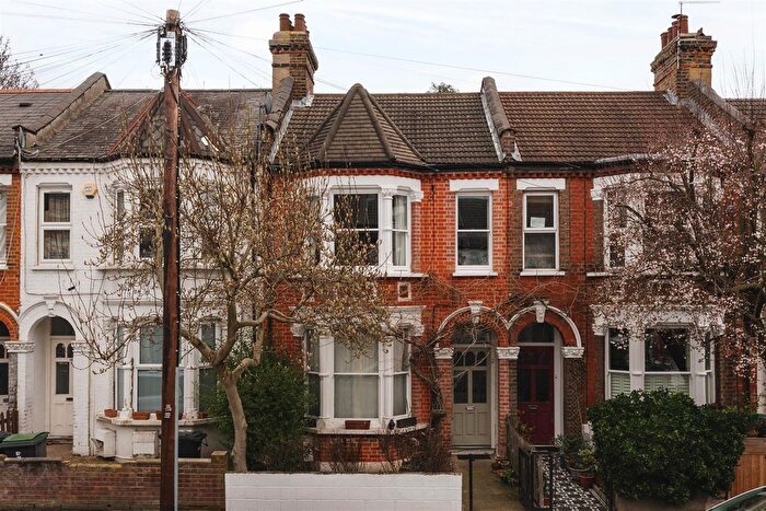 2 Bedroom Flat To Rent In Kitchener Road, London, N17