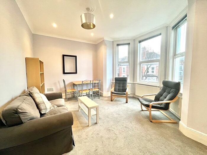 3 Bedroom Flat To Rent In Blenheim Gardens, Willesden Green, NW2