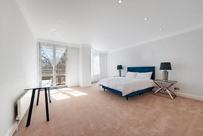 3 Bedroom Flat To Rent In Porchester Gate, Bayswater Road, London, W2