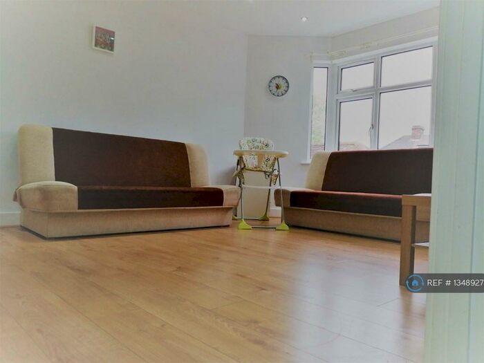 2 Bedroom Maisonette To Rent In Highfield Avenue, London, NW9