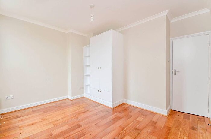 1 Bedroom Flat To Rent In Electric Avenue, Brixton, London, SW9