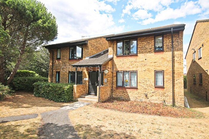 1 Bedroom Flat To Rent In Cheltenham Close, New Malden, KT3