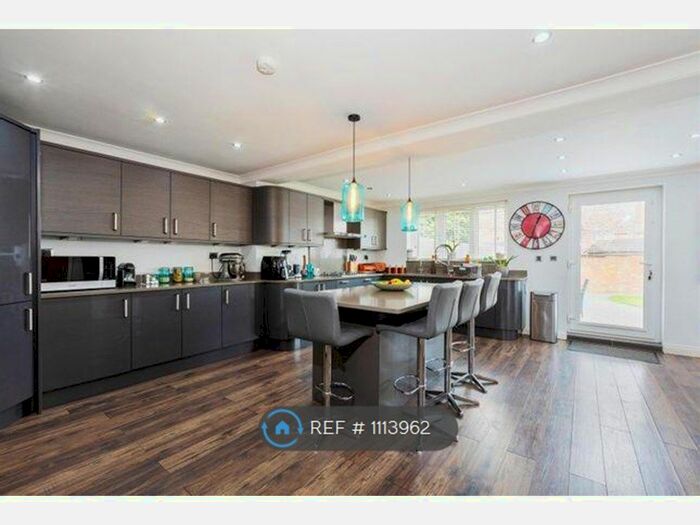 4 Bedroom Semi-Detached House To Rent In Shirley Road, Maidenhead, SL6