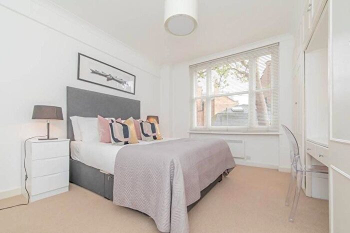 1 Bedroom Flat To Rent In Hill Street, London, W1J