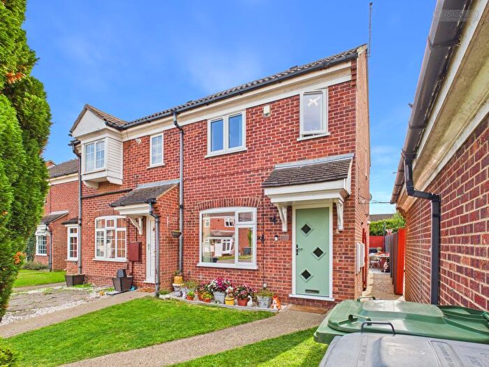 3 Bedroom End Of Terrace House For Sale In Alconbury Close, Peterborough, PE2