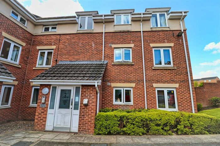 2 Bedroom Flat To Rent In Hill End Crescent, Armley, Leeds LS12