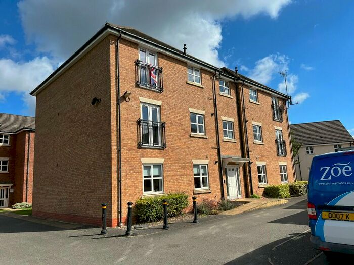 2 Bedroom Flat To Rent In Lyon Drive, Tamworth, Staffordshire, B77
