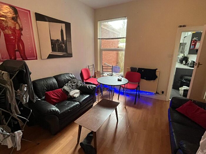 4 Bedroom House To Rent In Dawlish Road, Selly Oak, Birmingham, West Midlands, B29
