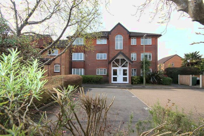 2 Bedroom Apartment To Rent In Charing Close, Ringwood, Hampshire, BH24