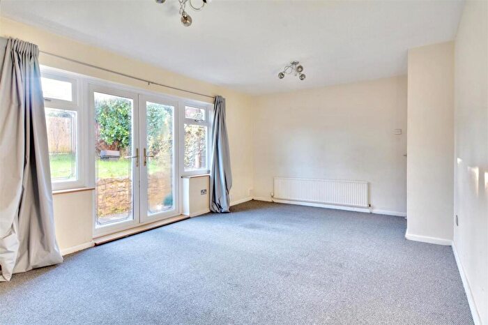 3 Bedroom Semi-Detached House For Sale In Washington Drive, Stapleford, Nottingham, NG9