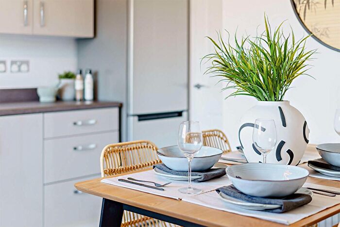2 Bedroom Flat For Sale In Finchley, London, N3