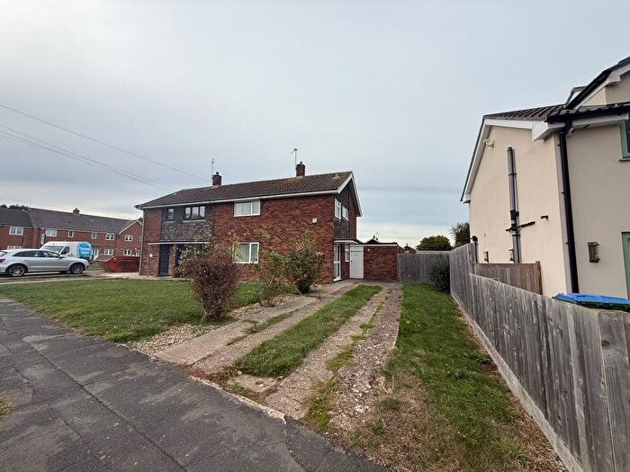 3 Bedroom Semi Detached House For Sale In Coventon Road, Aylesbury, HP19