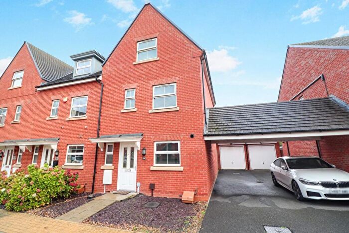 4 Bedroom End Of Terrace House For Sale In Tees Avenue, Rushden, NN10