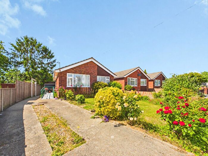 2 Bedroom Detached Bungalow For Sale In Flowers Close, Hamble, Southampton, SO31