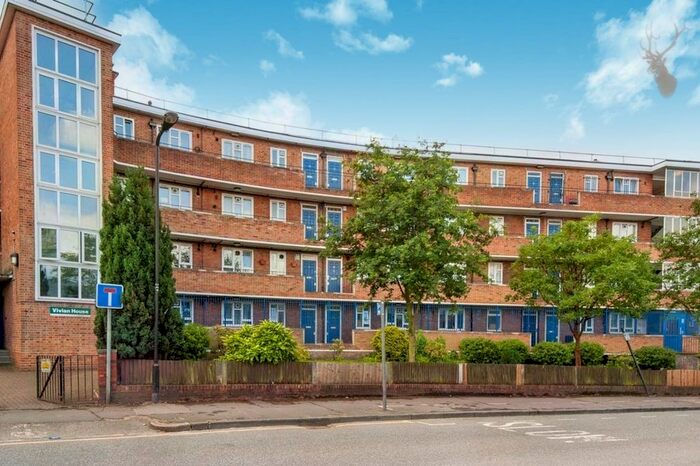 1 Bedroom Flat To Rent In Vivian House, London, N4