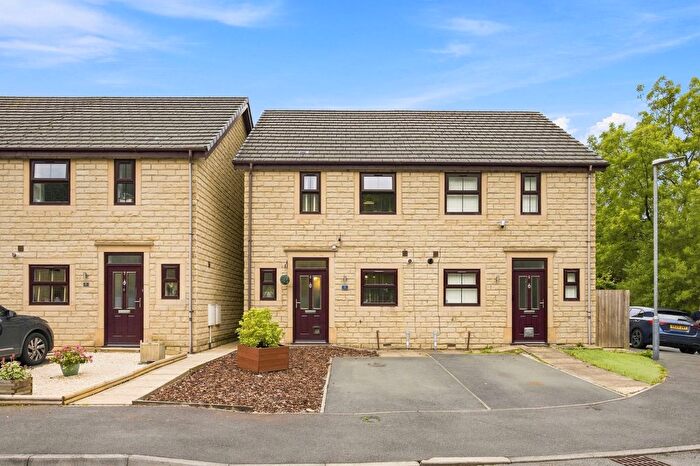 3 Bedroom Semi-detached House For Sale In Bridgewood Close, Rossendale, BB4