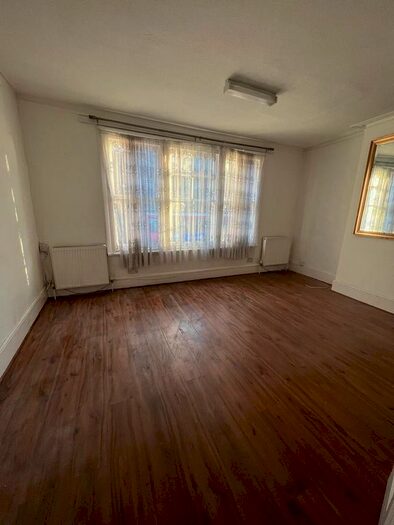 1 Bedroom Flat To Rent In Broad Lane, London, N15