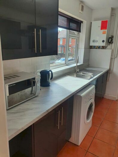 5 Bedroom House To Rent In Rothesay Avenue, Lenton, Nottingham, NG7