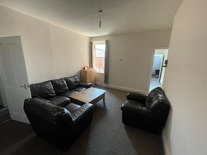 3 Bedroom Flat To Rent In Wingrove Gardens, Wingrove Gardens, Newcastle Upon Tyne, NE4