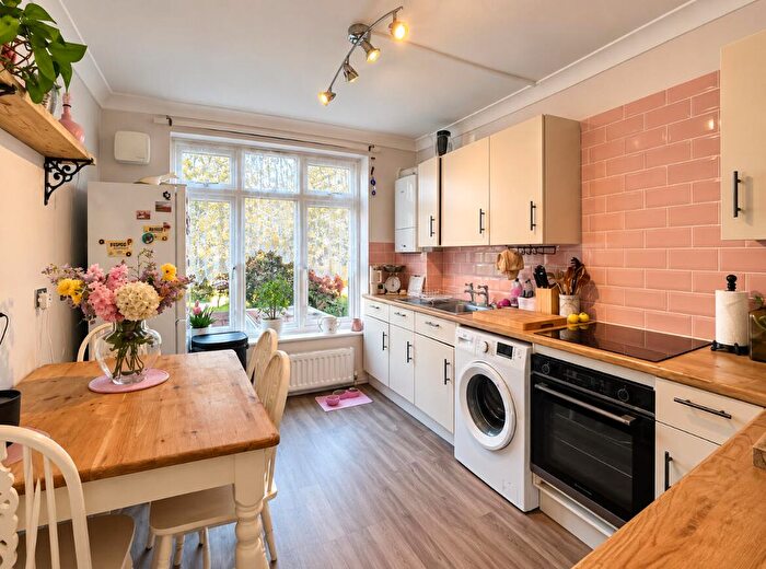 2 Bedroom Flat For Sale In Somerleyton Gardens, Norwich, NR2