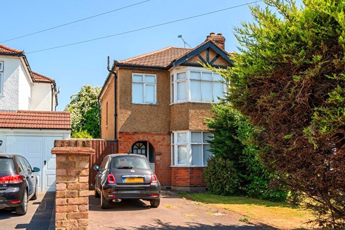 3 Bedroom Semi Detached House For Sale In Willow Road, Enfield, EN1