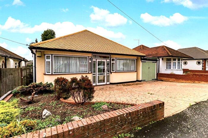 2 Bedroom Bungalow For Sale In Sunnybank Road, Potters Bar, Hertfordshire, EN6