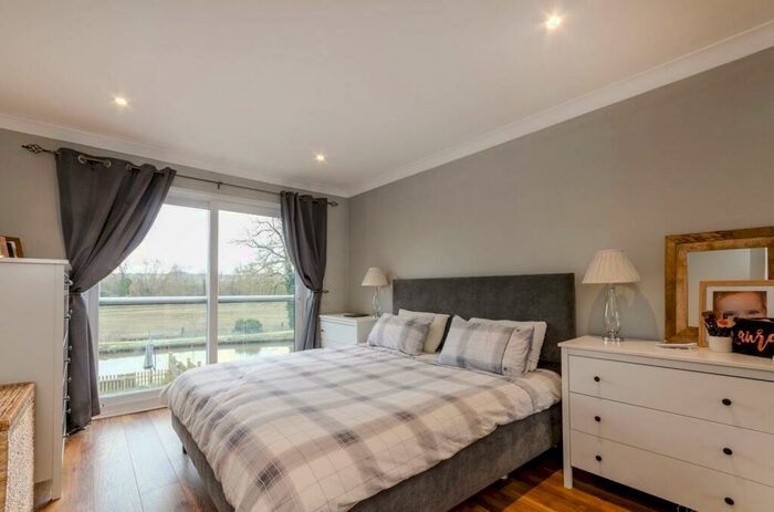 4 Bedroom Terraced House To Rent In Stoughton Road, Stoughton, Guildford, GU1