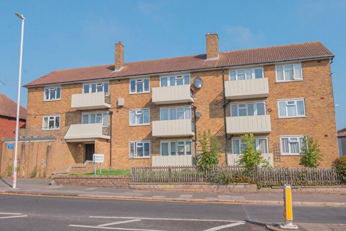 2 Bedroom Flat To Rent In Chatham Court, Margate Road, Ramsgate, Kent, CT11