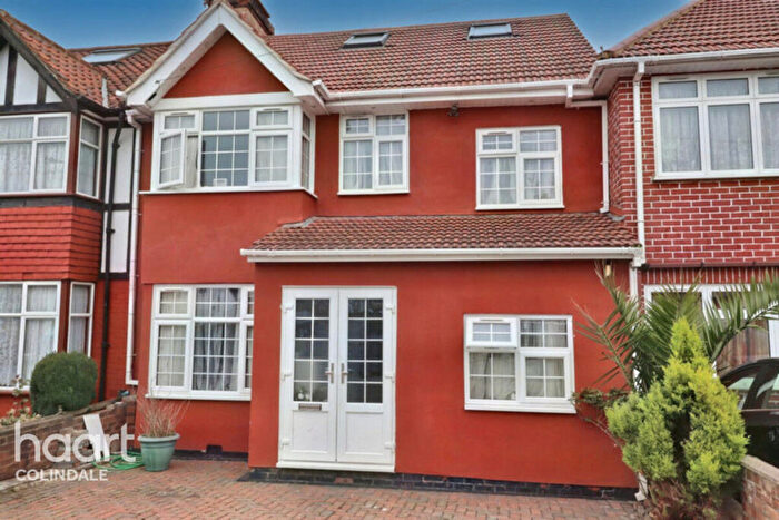 5 Bedroom Terraced House For Sale In The Greenway, NW9