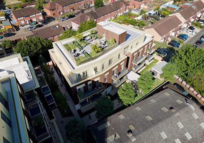 2 Bedroom Flat For Sale In - London Road, Hounslow, TW8