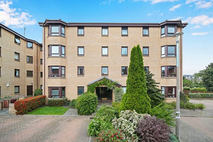 3 Bedroom Flat For Sale In / West Powburn, Newington, Edinburgh, EH9