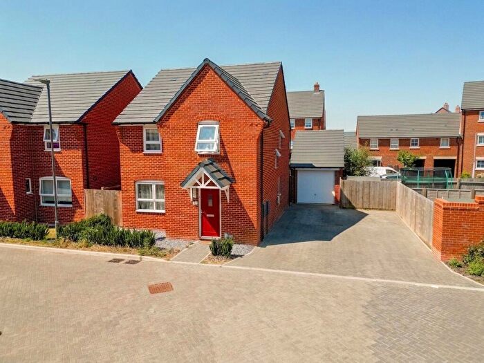 4 Bedroom Detached House For Sale In Cranesbill Way, Broughton, HP22