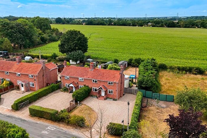 3 Bedroom Semi-Detached House For Sale In Grove Lane, Tasburgh, Norwich, NR15