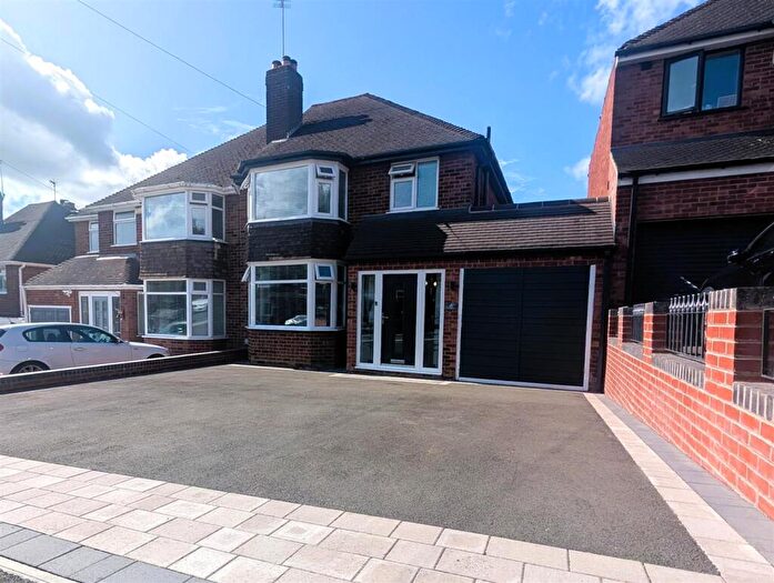 3 Bedroom Semi-Detached House For Sale In Raddens Road, Halesowen, B62