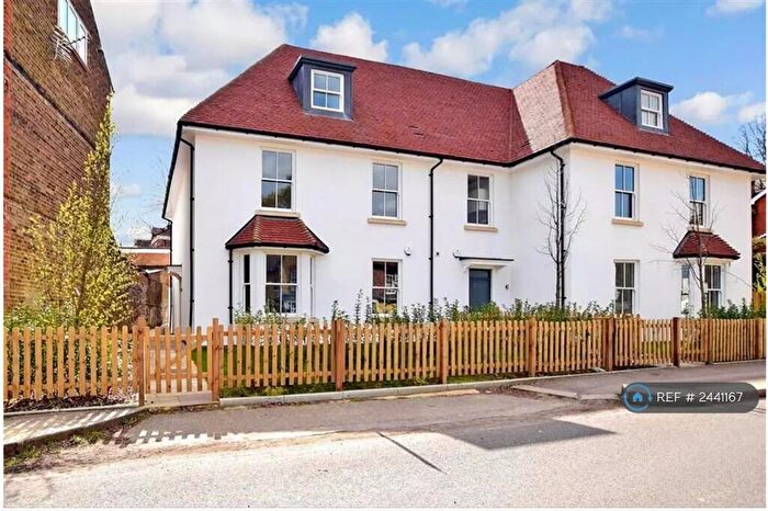 1 Bedroom Flat To Rent In Hatchlands Road, Redhill, RH1