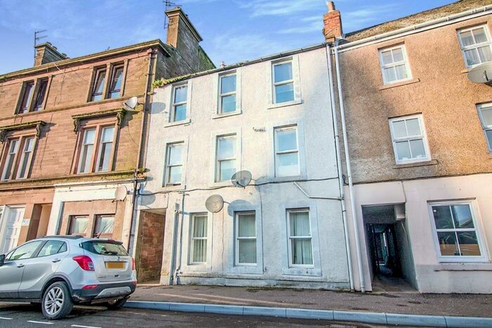2 Bedroom Flat To Rent In Castle Street, Montrose, Angus, DD10