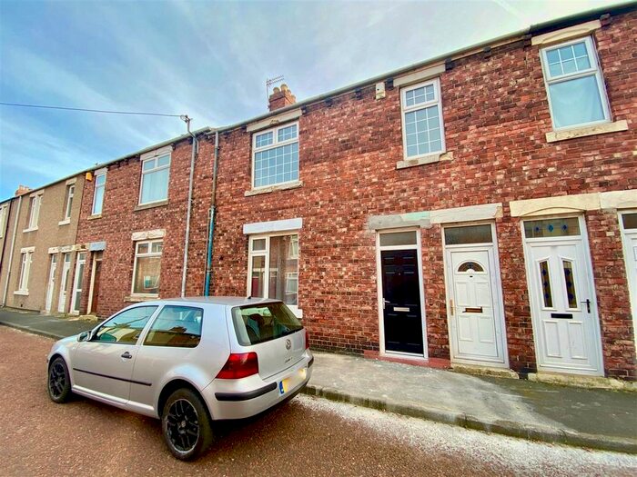 2 Bedroom Flat To Rent In Queen Street, Birtley, Chester Le Street, DH3