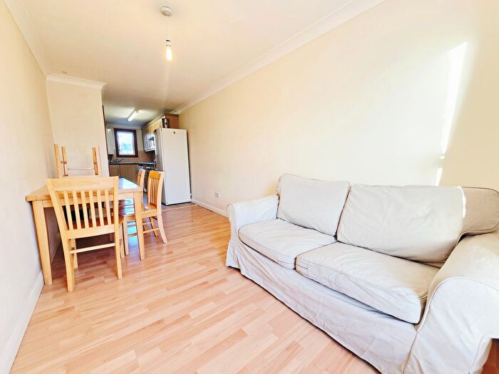 2 Bedroom Flat To Rent In Median Road, Clapton, E5