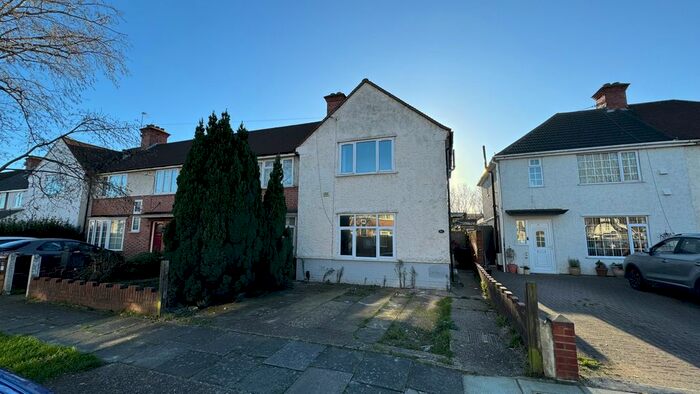 3 Bedroom End Of Terrace House To Rent In The Alders, Hounslow, TW5