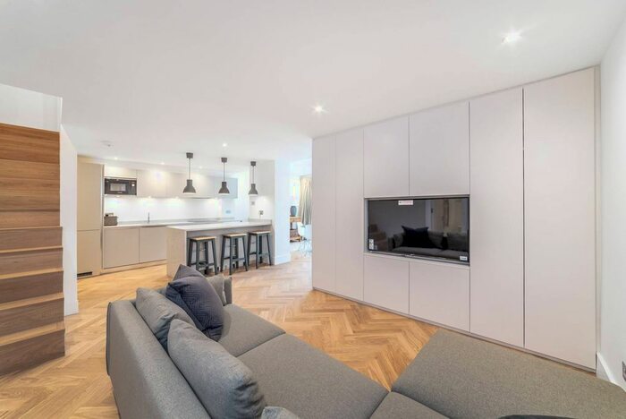 2 Bedroom Maisonette To Rent In Brondesbury Villas, Queen's Park, London, NW6