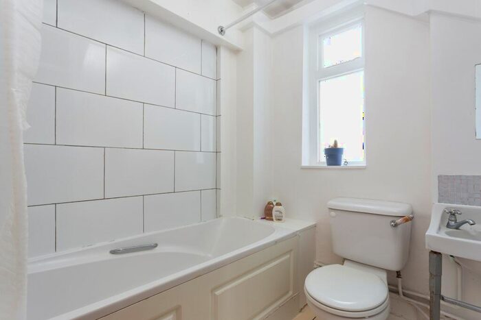 1 Bedroom Flat To Rent In Cliff Road, Camden, NW1